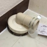 床の排水口の穴の臭いを防ぐカクダイ洗濯機用排水トラップの設置・取り付け方法