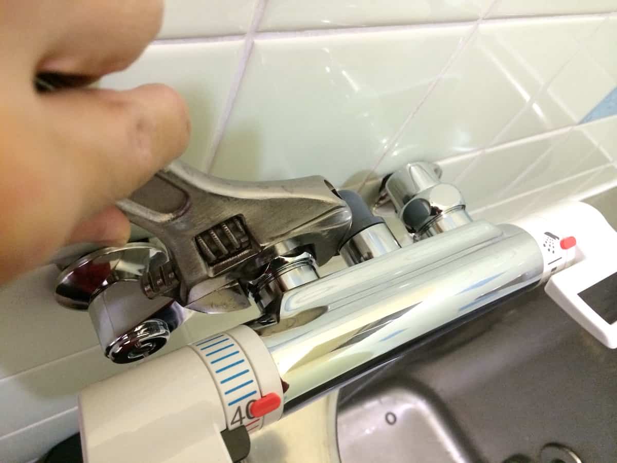 浴室シャワー水栓を自分で交換（取り替え）する方法【サーモスタット混合水栓取り付け例】 | 金のなる木で大家生活