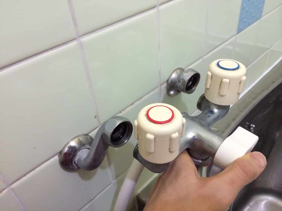 浴室シャワー水栓（蛇口）を自分で交換・取り付けする方法 