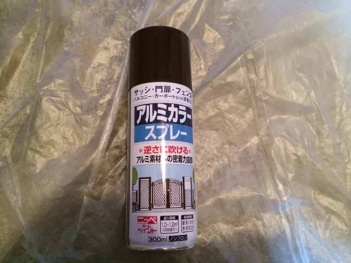 ドアノブ塗装に用意したラッカースプレー