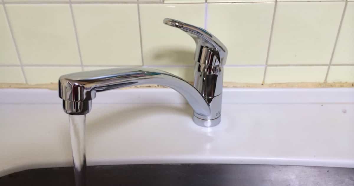 キッチンの古いシングルレバー混合栓 蛇口 をdiyで交換 取り付けする方法 ワンホールタイプ編 金のなる木で大家生活