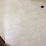 洗面所の床にクッションフロアをDIYで貼る方法｜数千円で張替えして清潔感のある脱衣所にリメイク！