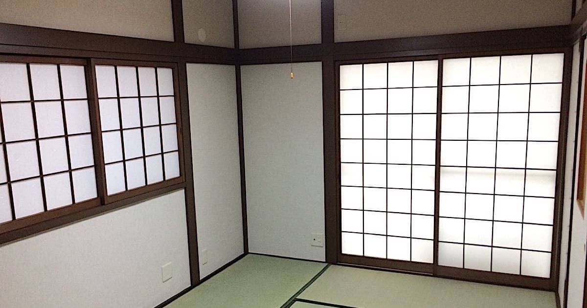 和室の木枠や柱をdiyで塗装する方法 木部をペンキで塗っておしゃれにリメイクしよう 金のなる木で大家生活