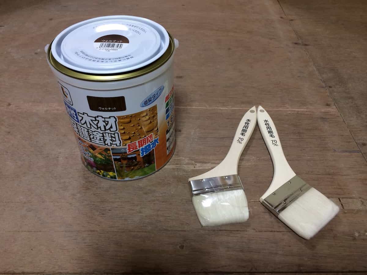 和室の木枠の塗装に使用する水性のウォルナット色ペンキ